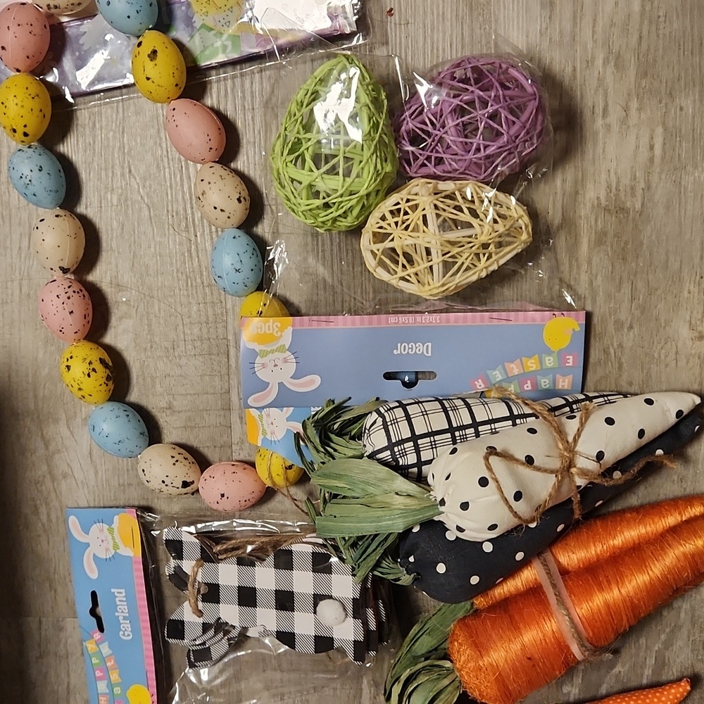 BNWT Easter Bundle Decor Set - Picture 3 of 4
